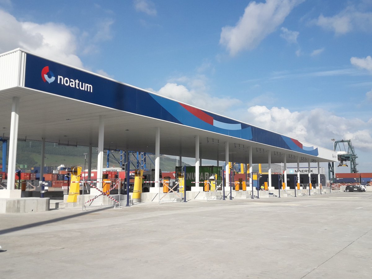 Entrada a terminal de contenedores Entrada a terminal de contenedores