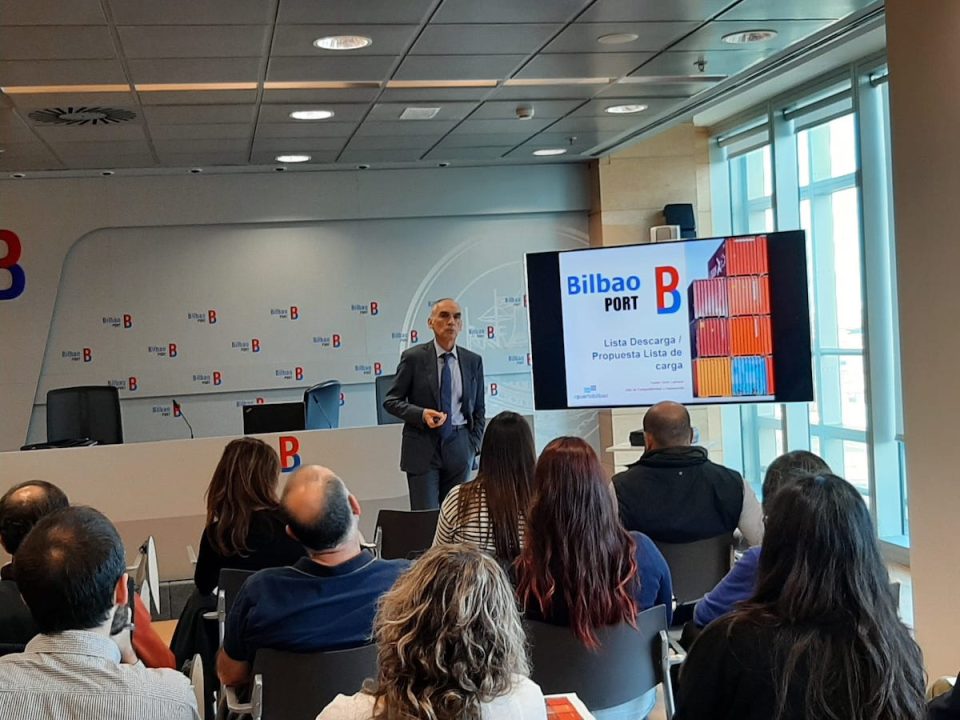 Aurkezpeneko une batean Aurkezpeneko une batean